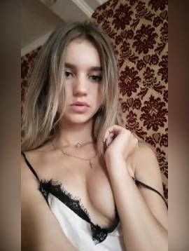 Cute-Russian-Girl-Showing-Her-Nipples-On-A-Live